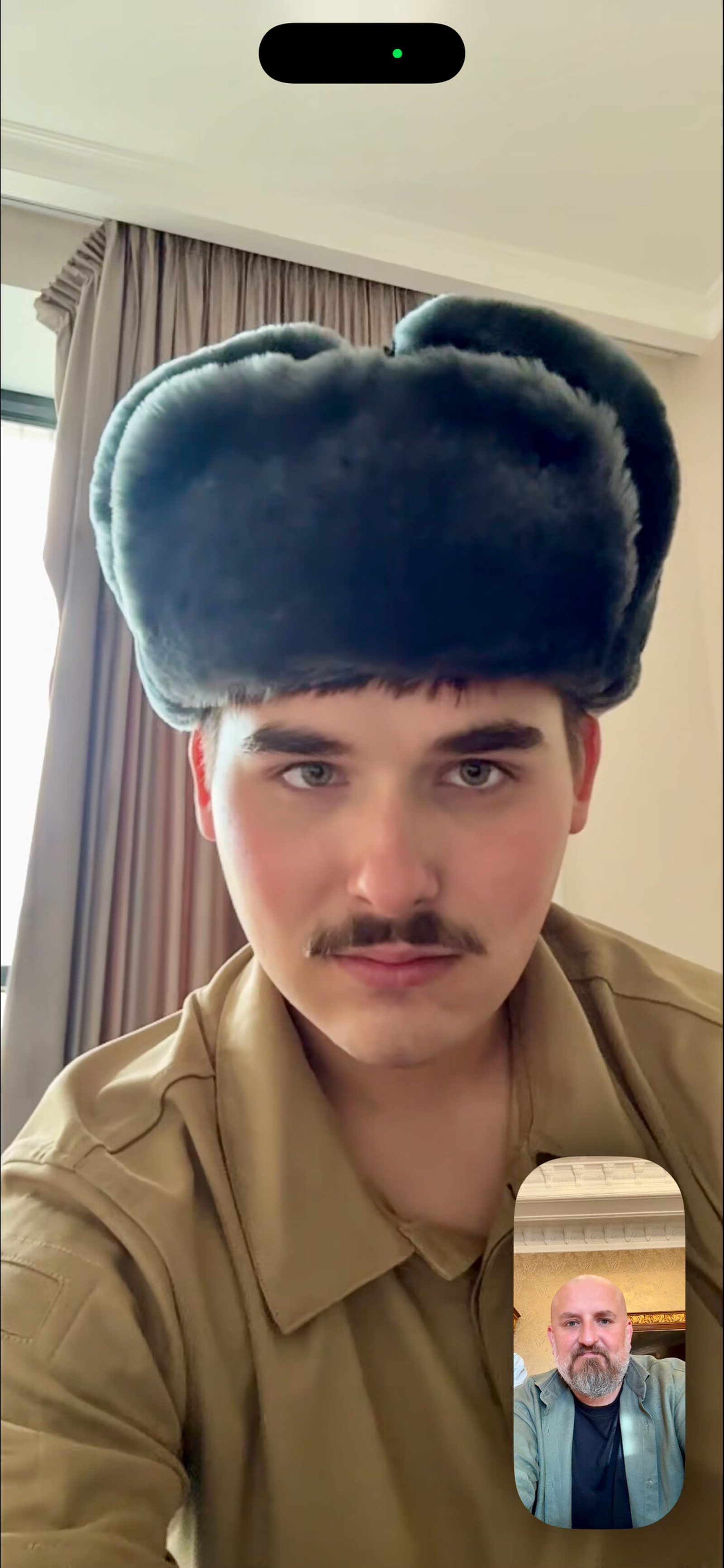 FaceTime в шапке